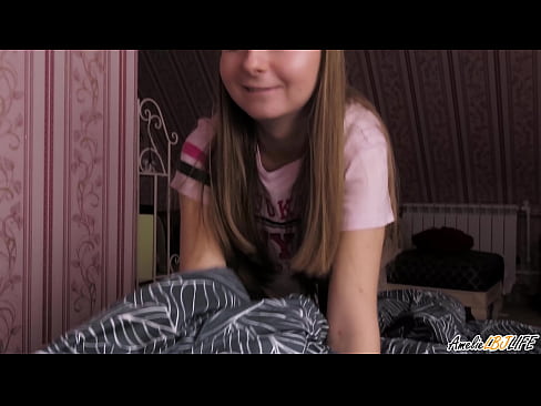 ❤️ Blondina îi suge adânc prietenei ei și primește spermă în gură ️ at us ro.ixiporn-com.ru ❤