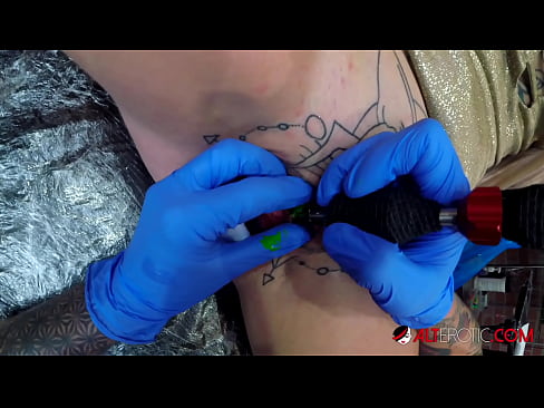 ❤️ Sully Savage, o bunăciune extrem de tatuată, și-a făcut un tatuaj pe clitorisul ei ️ at us ro.ixiporn-com.ru ❤